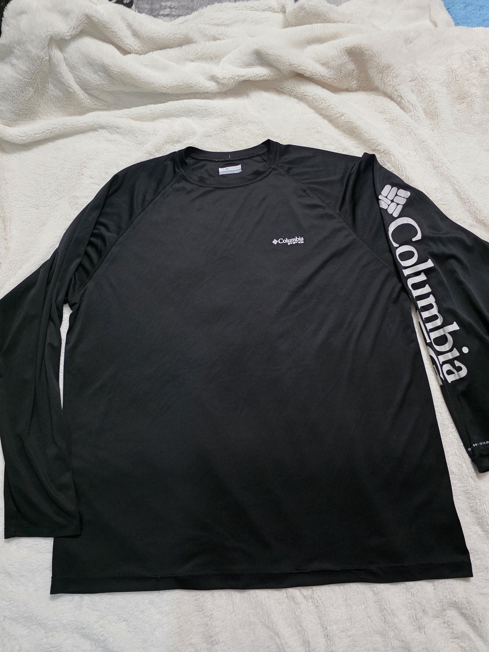 Columbia Men's Black Long-Sleeve Performance Shirt